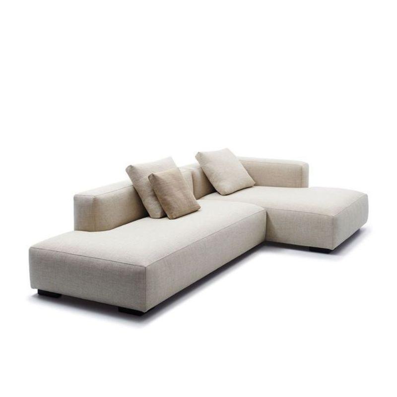 Sofa góc HHL144 thiết kế chữ L hiện đại, kiểu dáng chắc chắn, mang lại sự gọn gàng và thẩm mỹ cho không gian phòng khách.