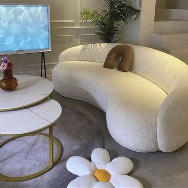 Sofa văng HHA 13 phù hợp với nhiều không gian như căn hộ, nhà phố, biệt thự và văn phòng, dễ dàng kết hợp với nhiều phong cách nội thất khác nhau.